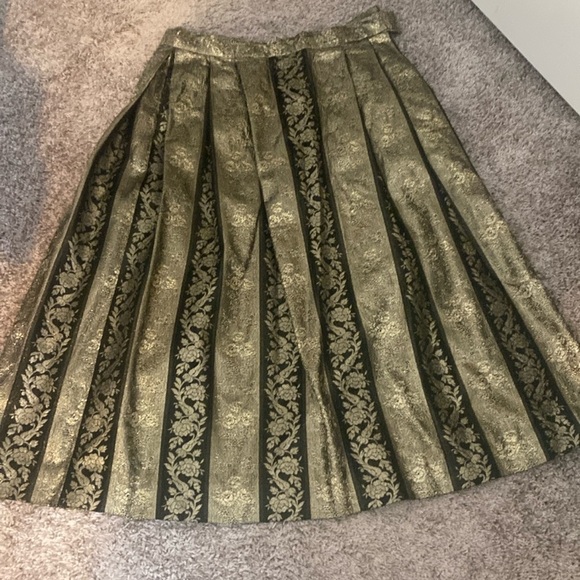 Skirt - Picture 1 of 6